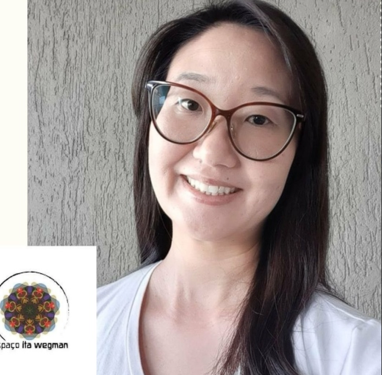 Foto de Renata Michishita Okimura, fisioterapeuta em São Paulo